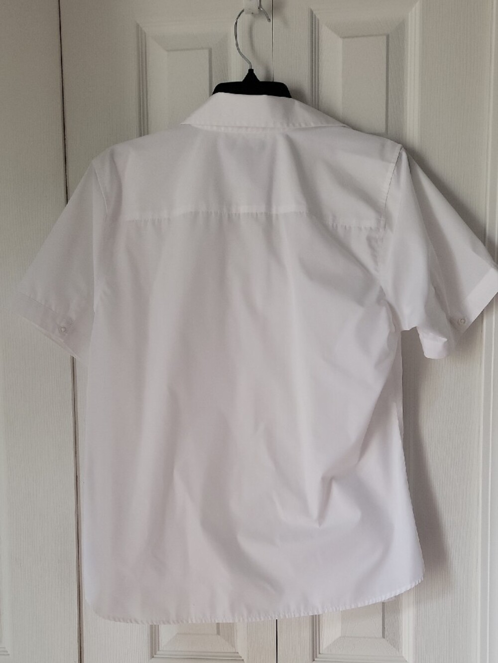 Lands' End Women's White Short-Sleeve Button-Up Shirt - Picture 4 of 5